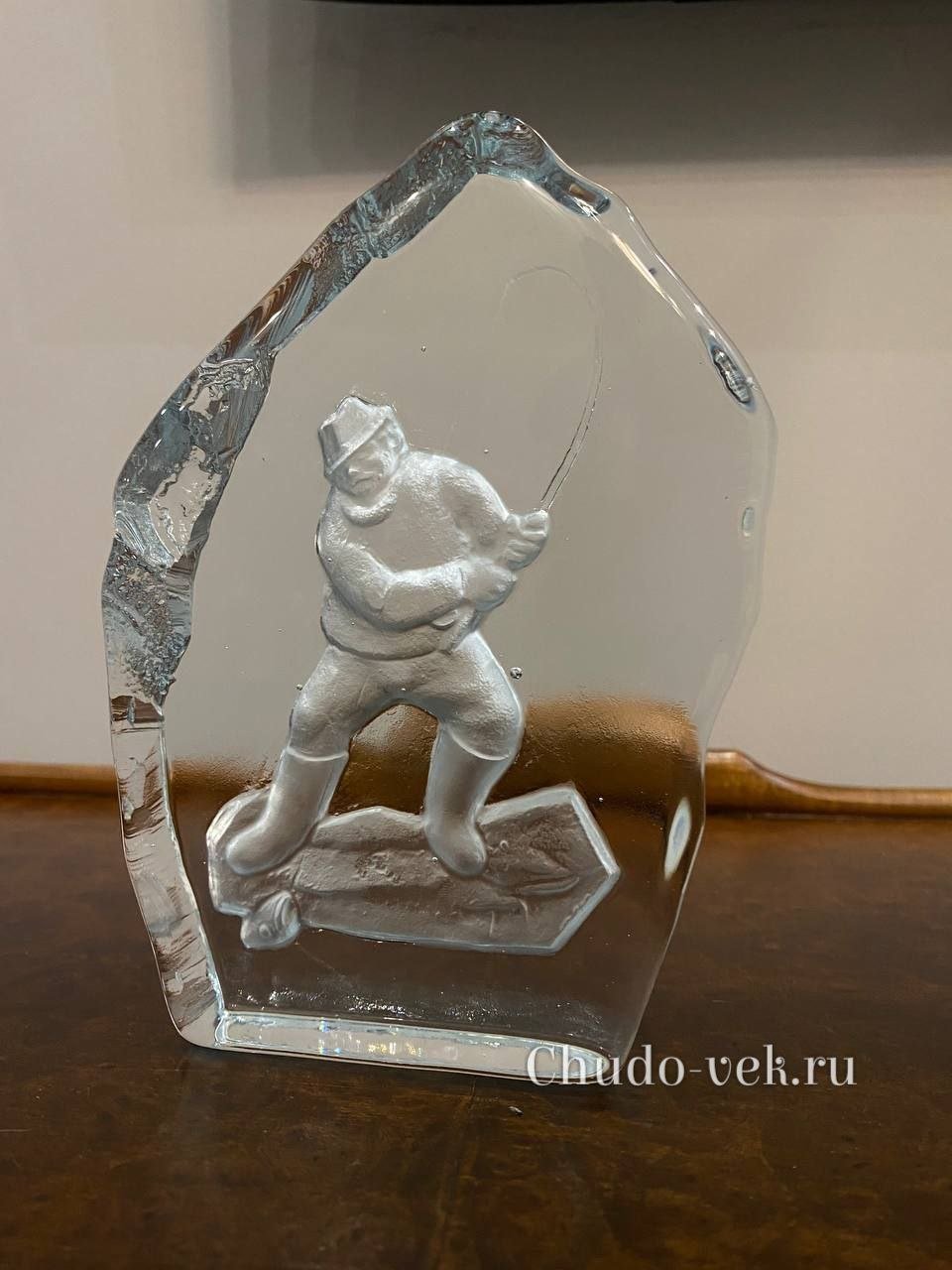 Винтажное хрустальное панно с изображением рыбака