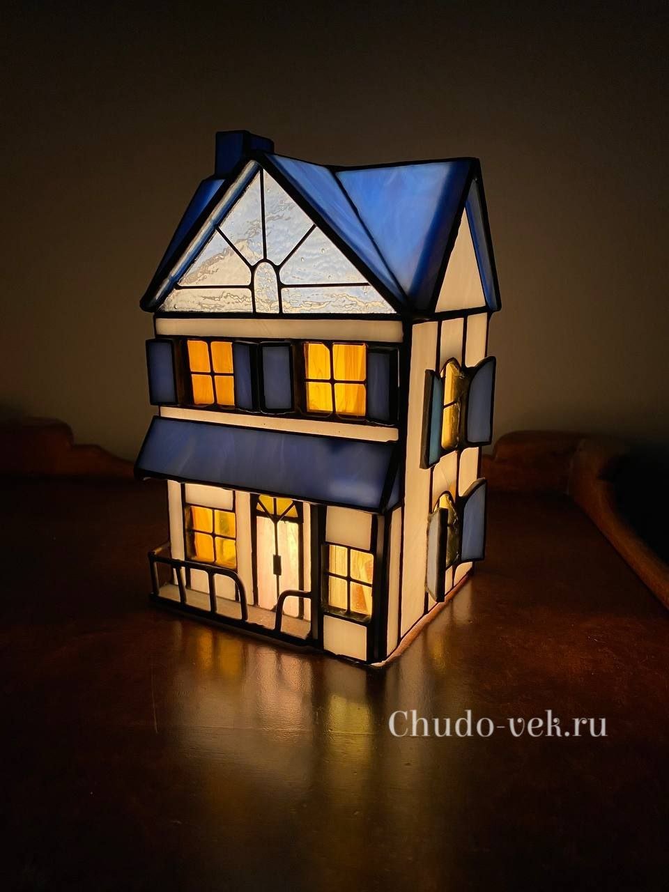 Настольная лампа “Сказочный домик” в технике Тиффани — изображение 2