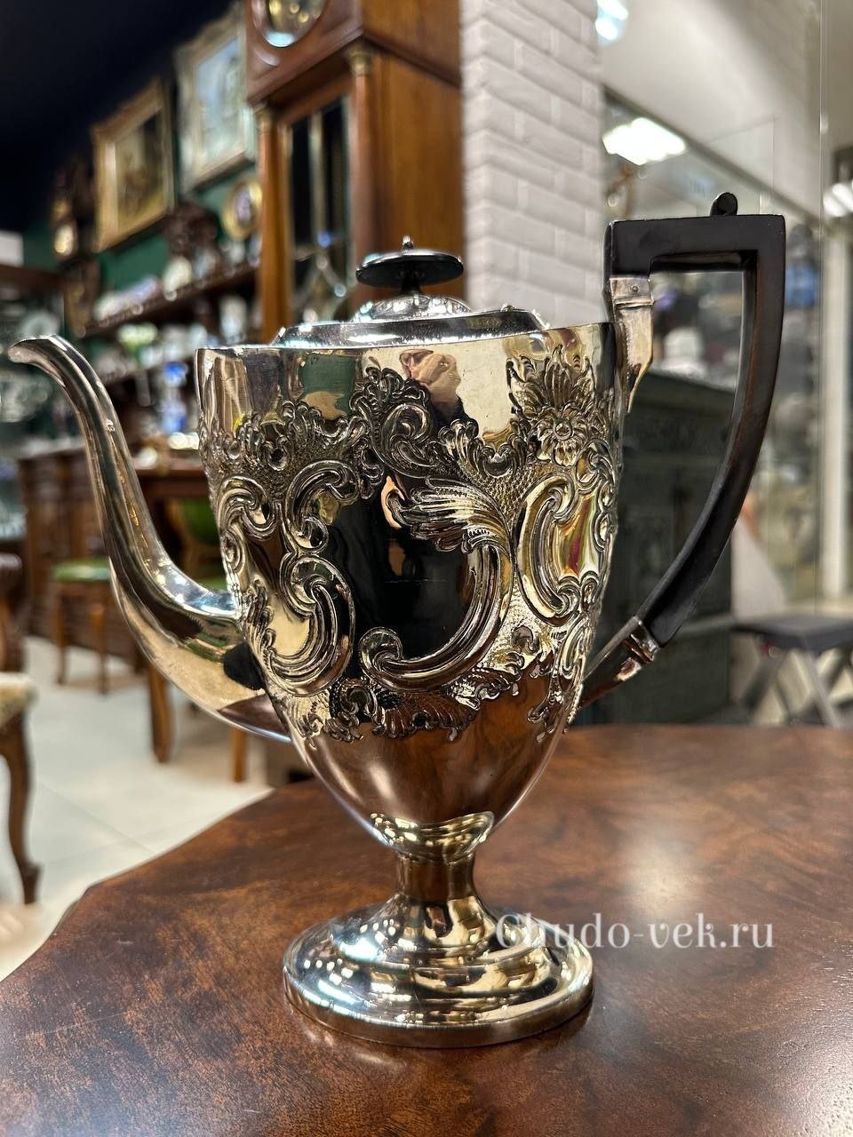 Старинный кофейник из Англии