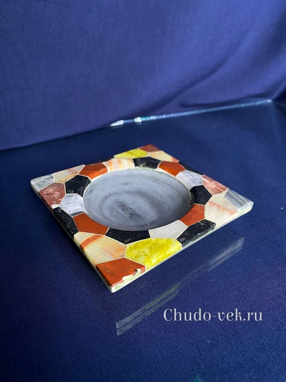 Винтажная пепельница из камня с мозаичным декором