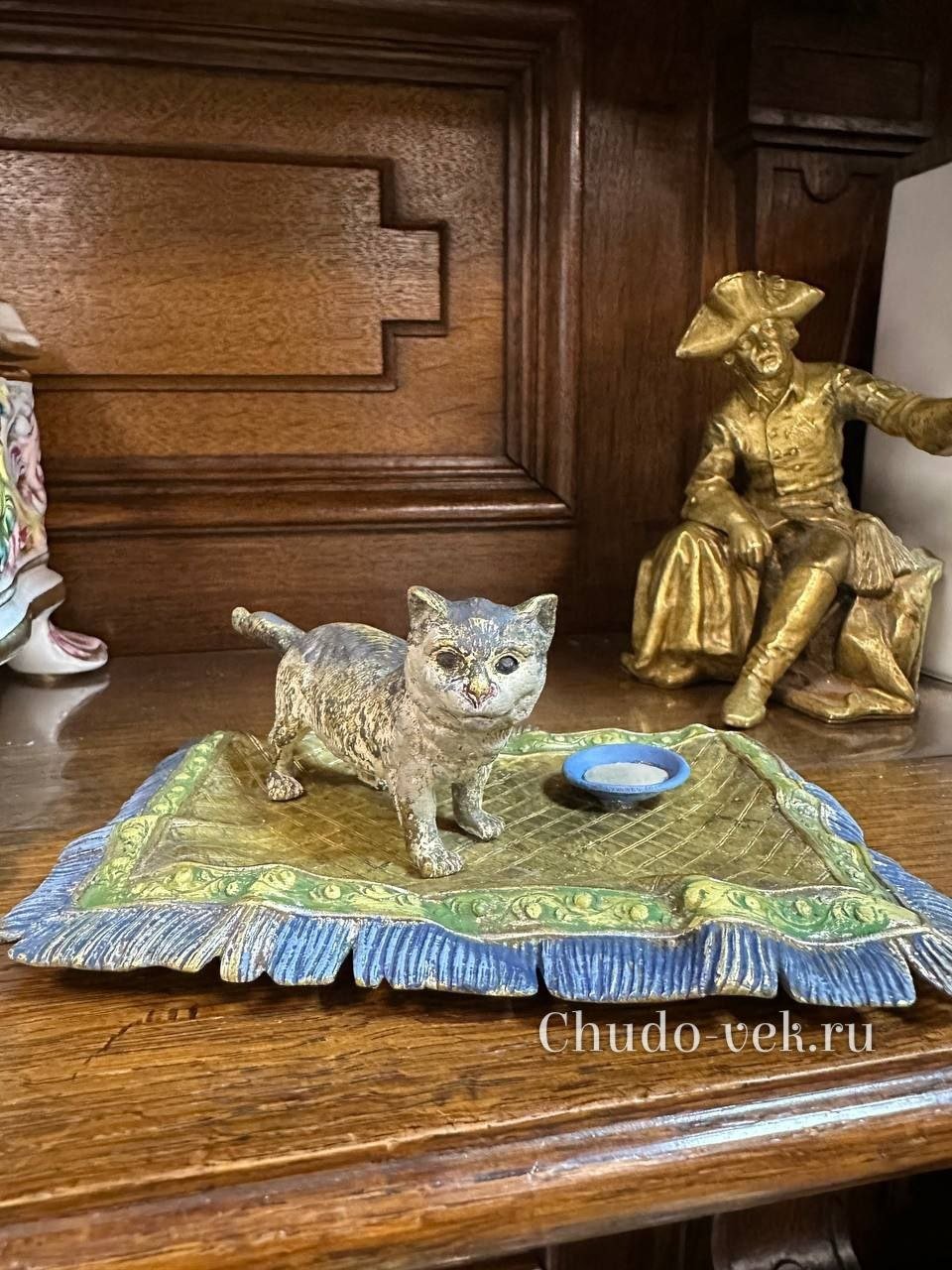 Статуэтка «Кот с миской»