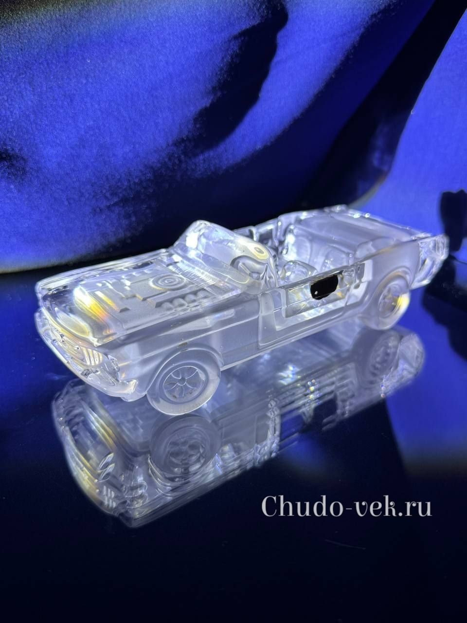 Коллекционная модель Ford Mustang из хрусталя — изображение 3